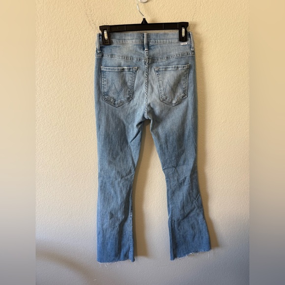MOTHER The Weekender Fray Flare Jean Size 26 Light Wash Denim Stretch Fall - Picture 4 of 7